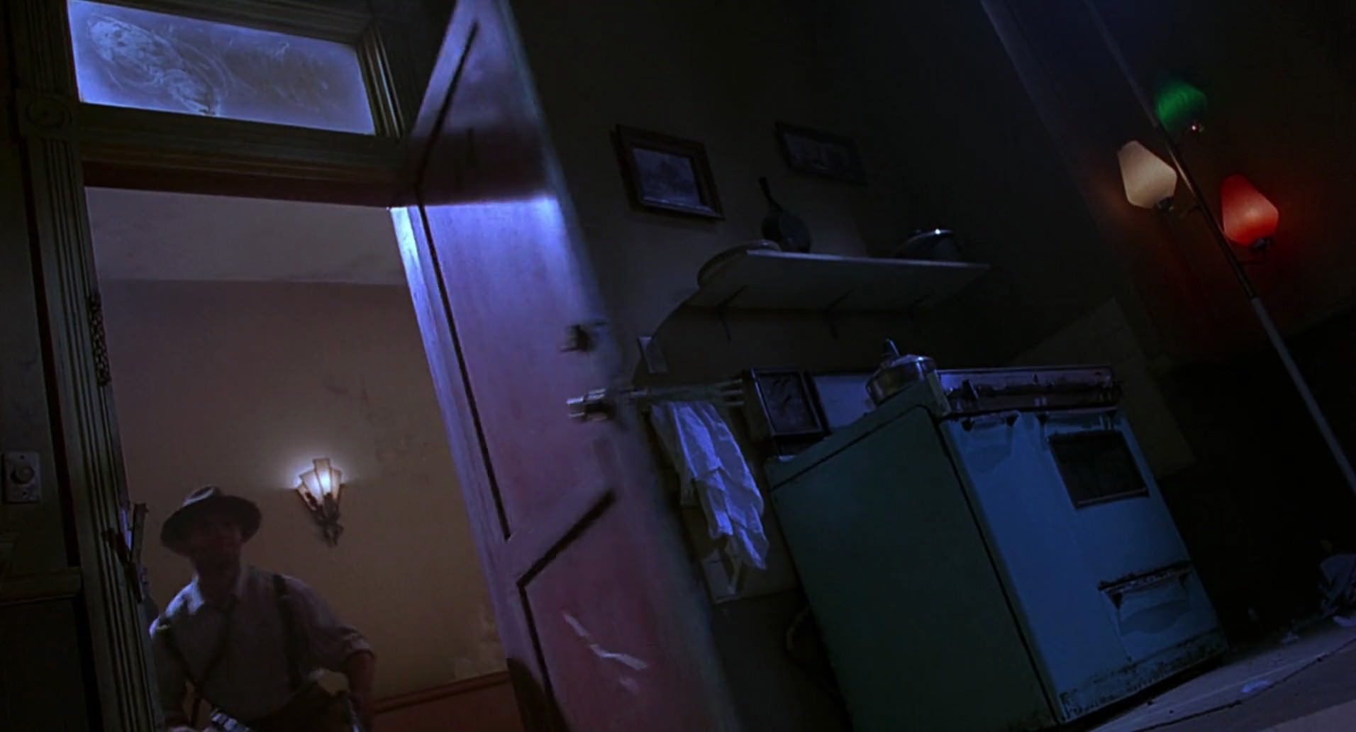 Barb Wire (1996) screencap 2730