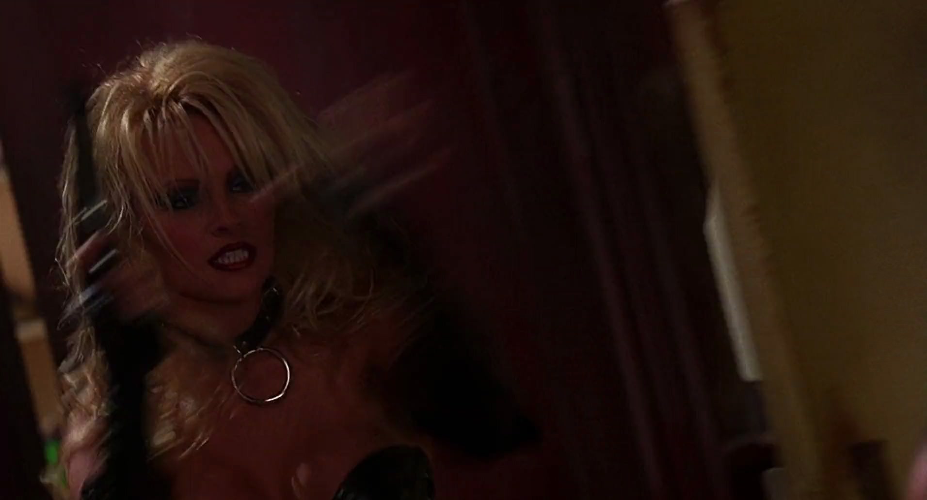 Barb Wire (1996) screencap 2772