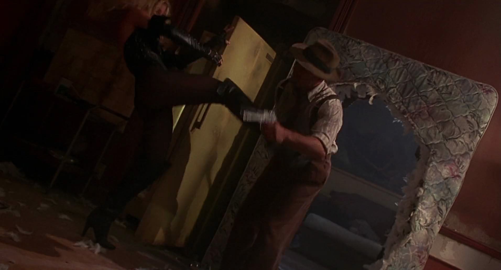 Barb Wire (1996) screencap 2775
