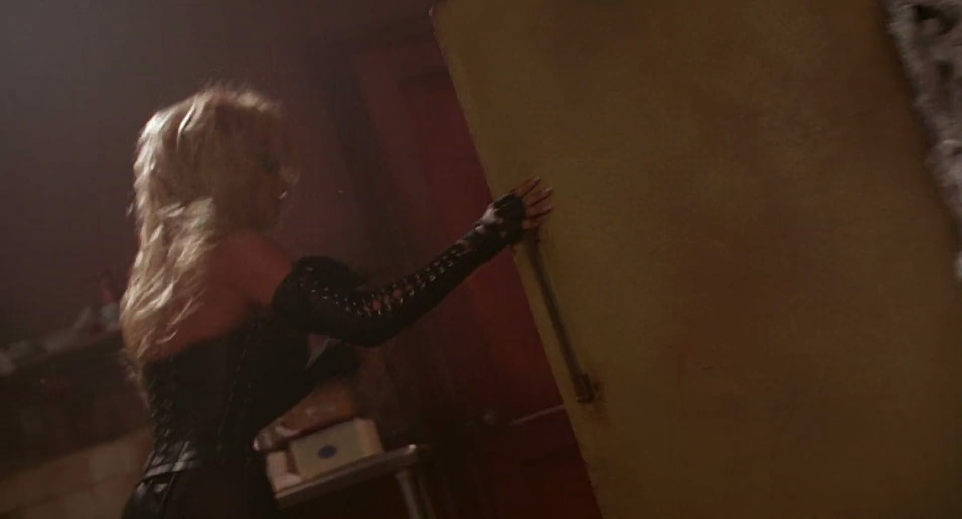 Barb Wire (1996) HD screenshot 2783