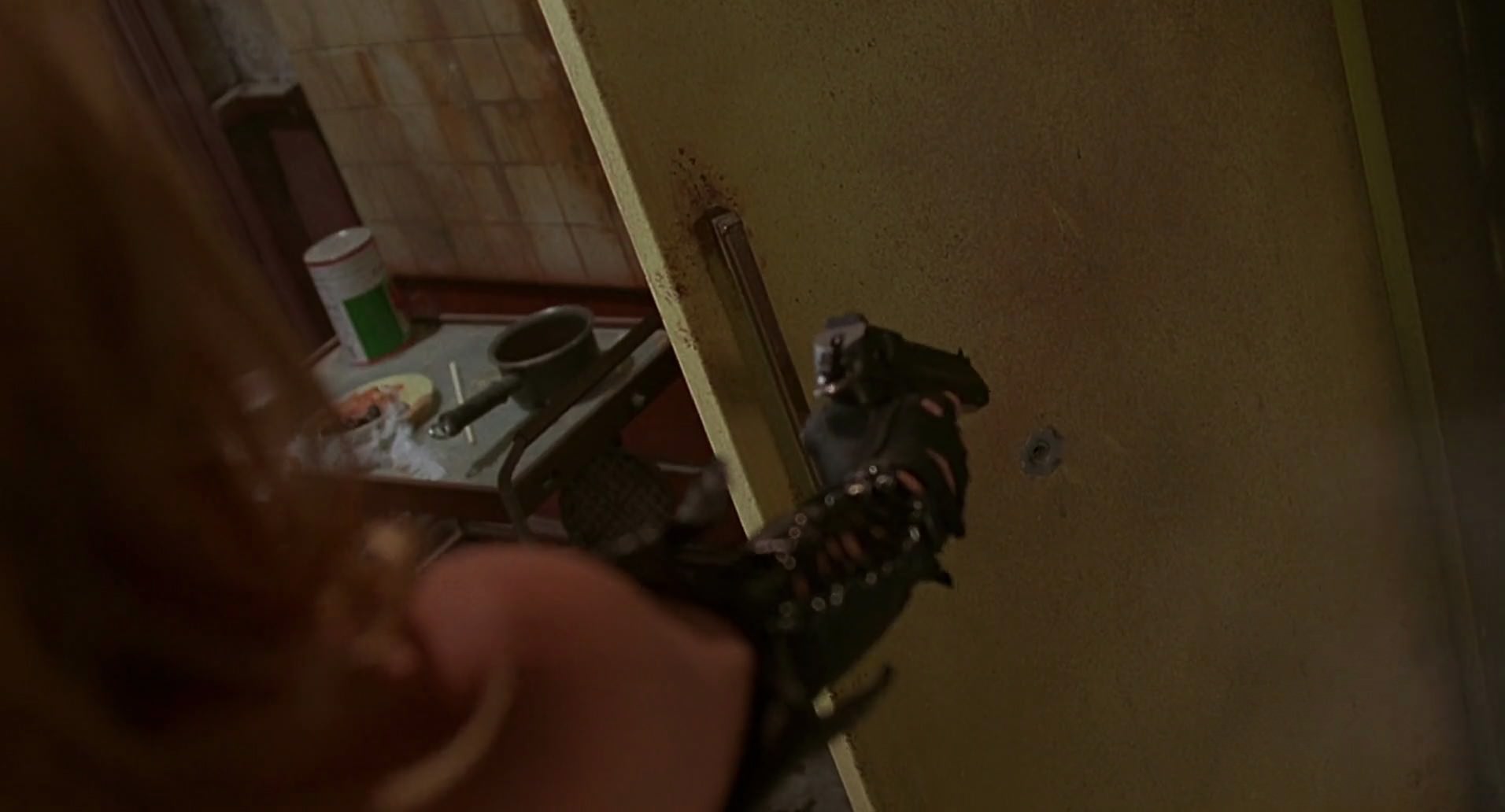 Barb Wire (1996) screencap 2787