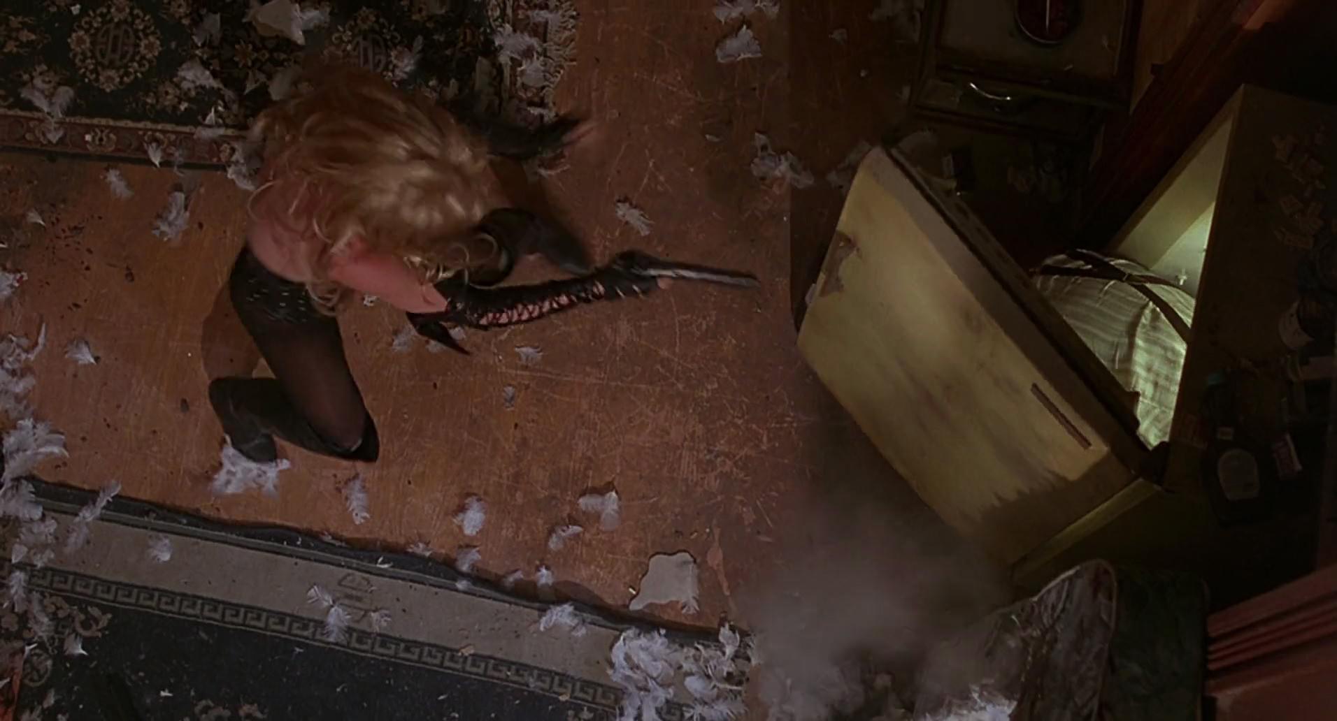 Barb Wire (1996) screencap 2790