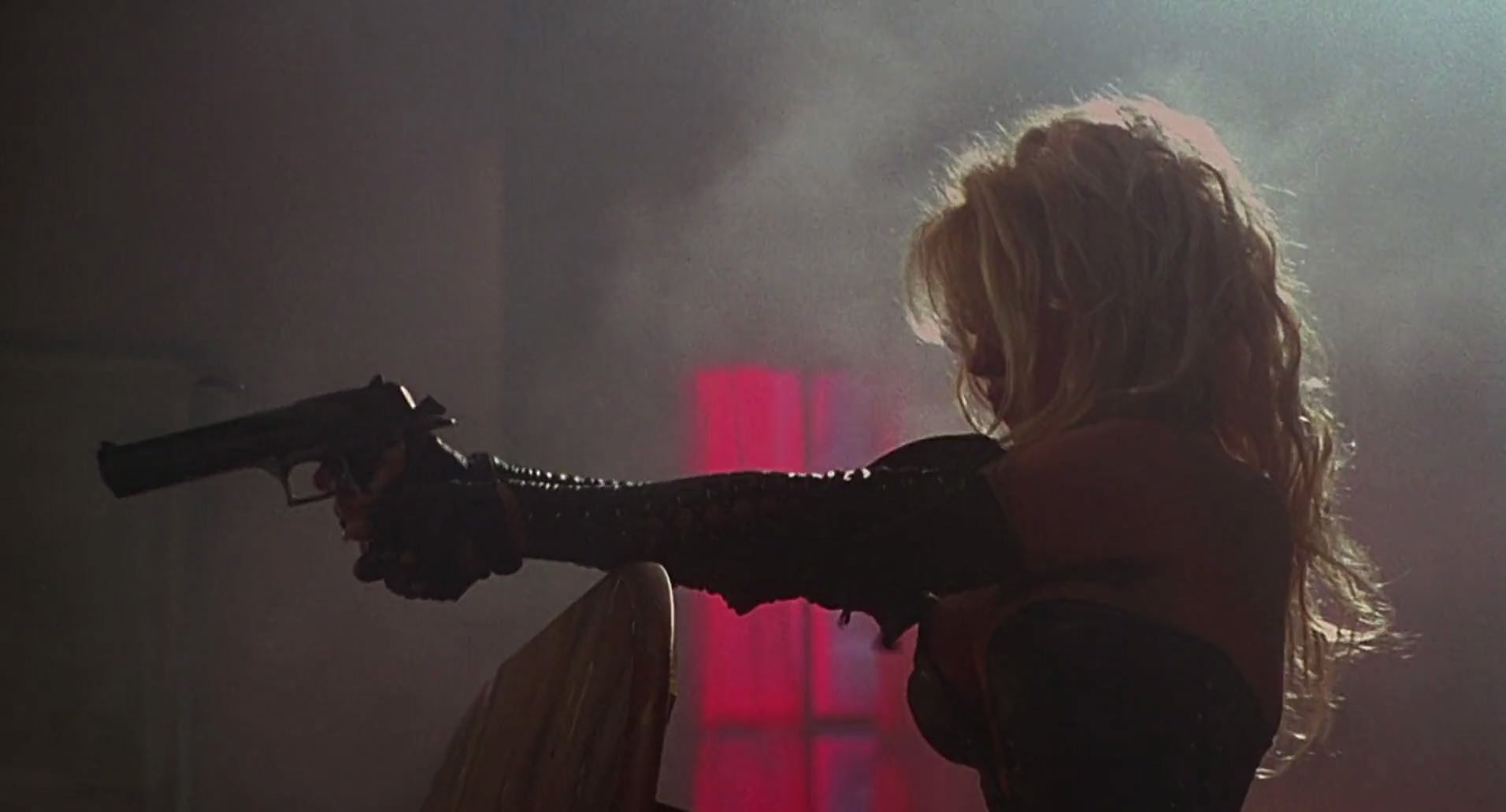 Barb Wire (1996) screencap 2814