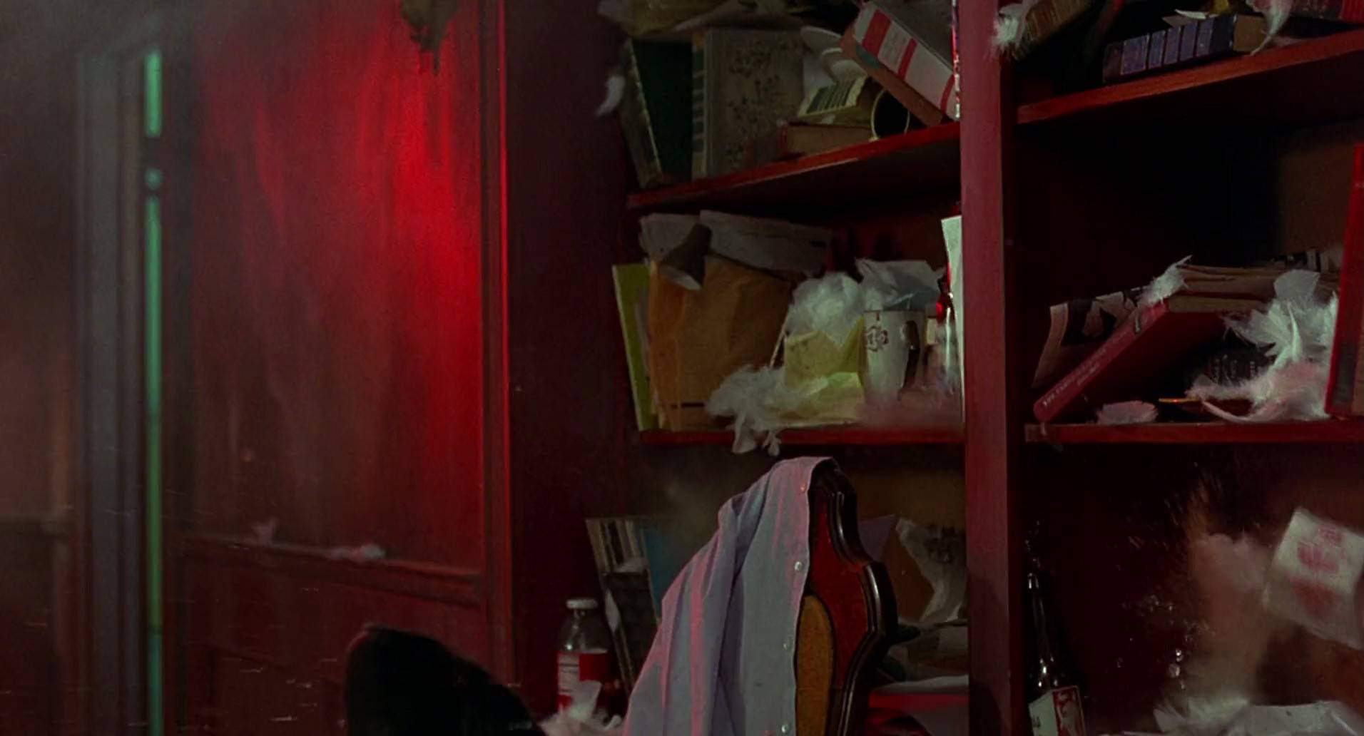 Barb Wire (1996) screencap 2820