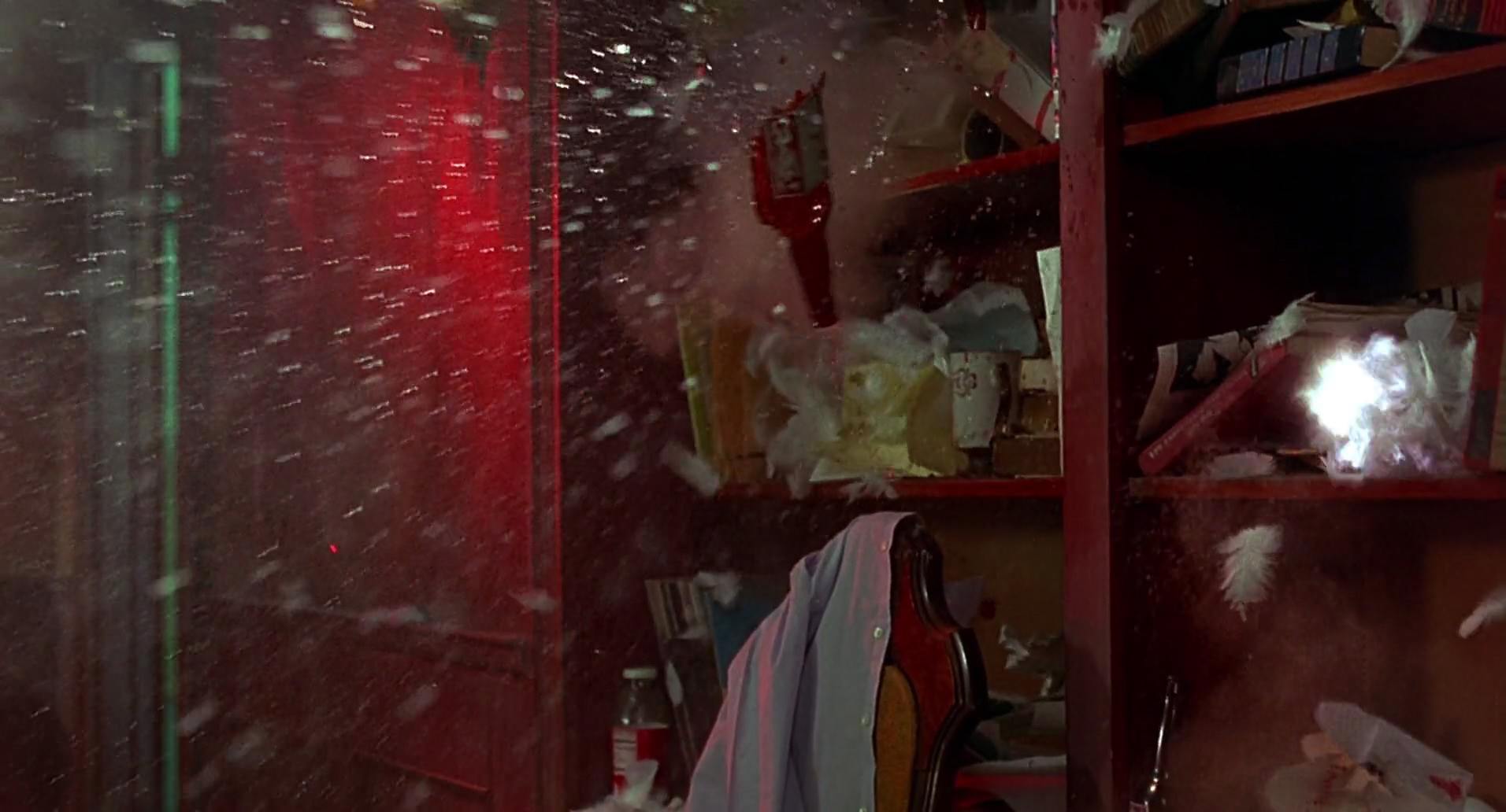 Barb Wire (1996) HD screenshot 2822