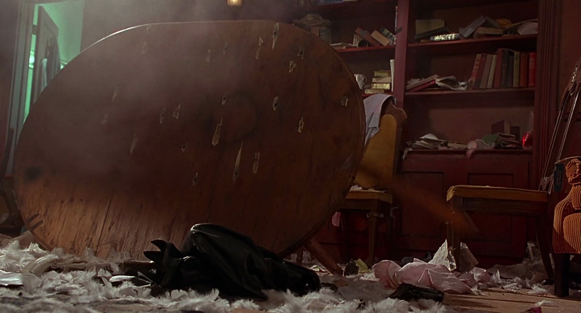 Barb Wire (1996) screencap 2826