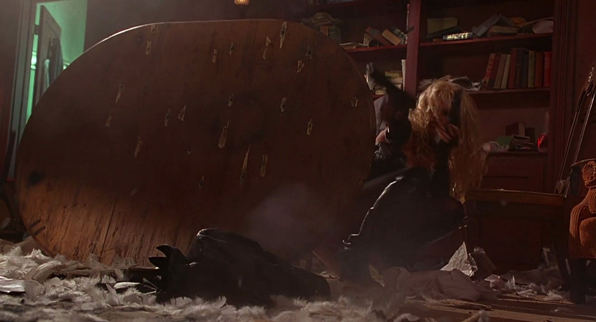 Barb Wire (1996) screencap 2832