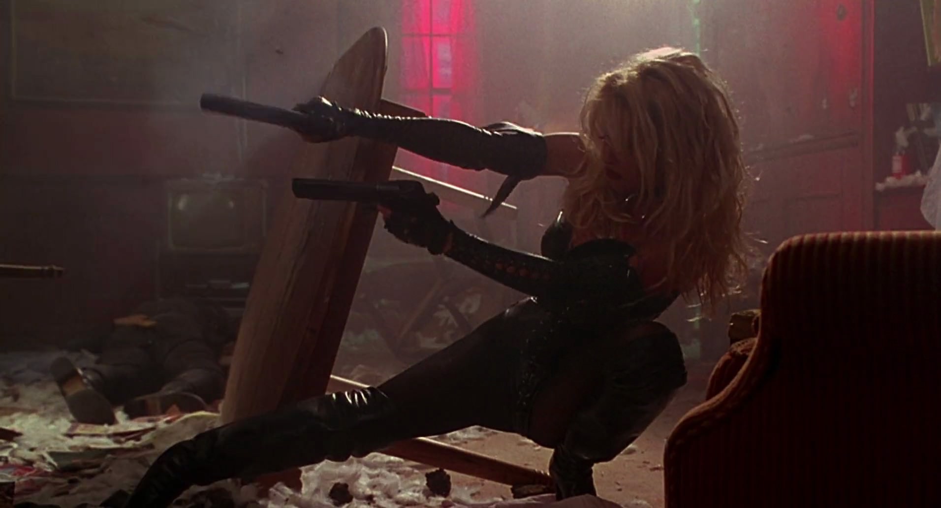 Barb Wire (1996) screencap 2835