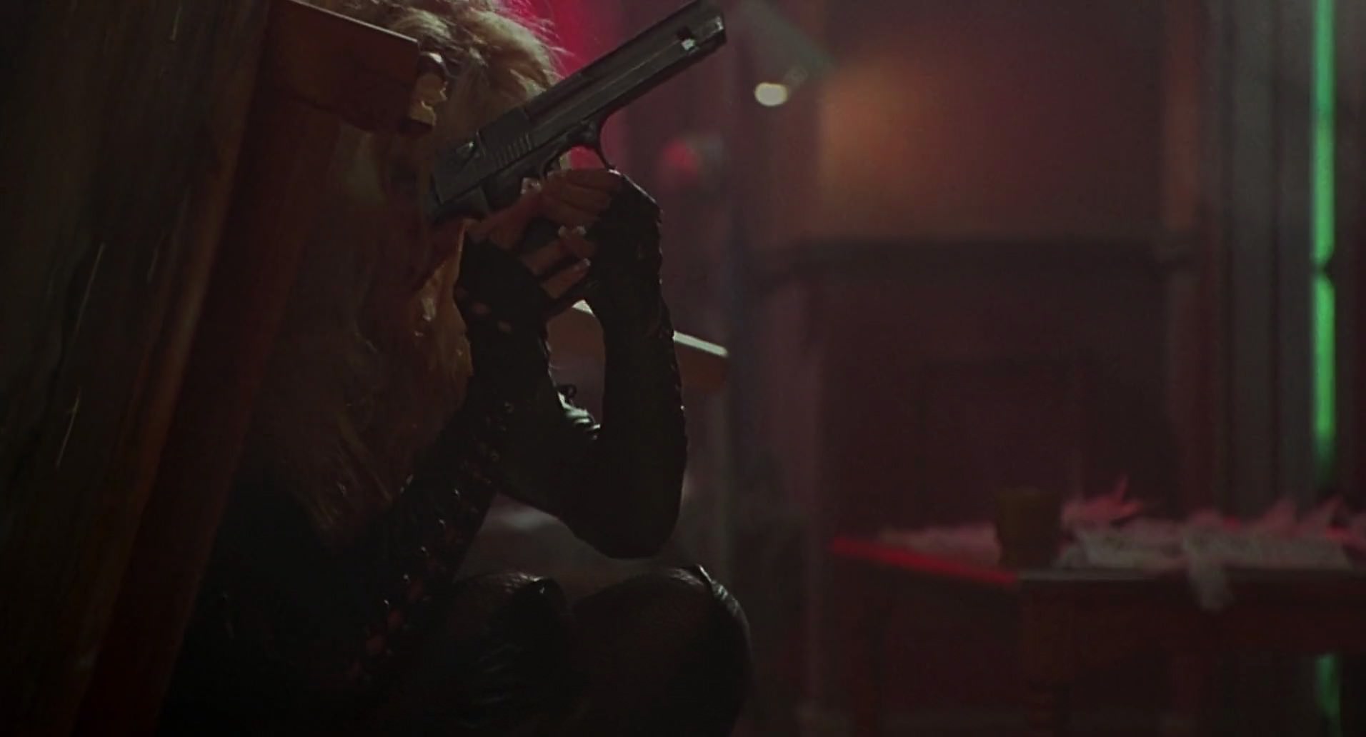 Barb Wire (1996) screencap 2847