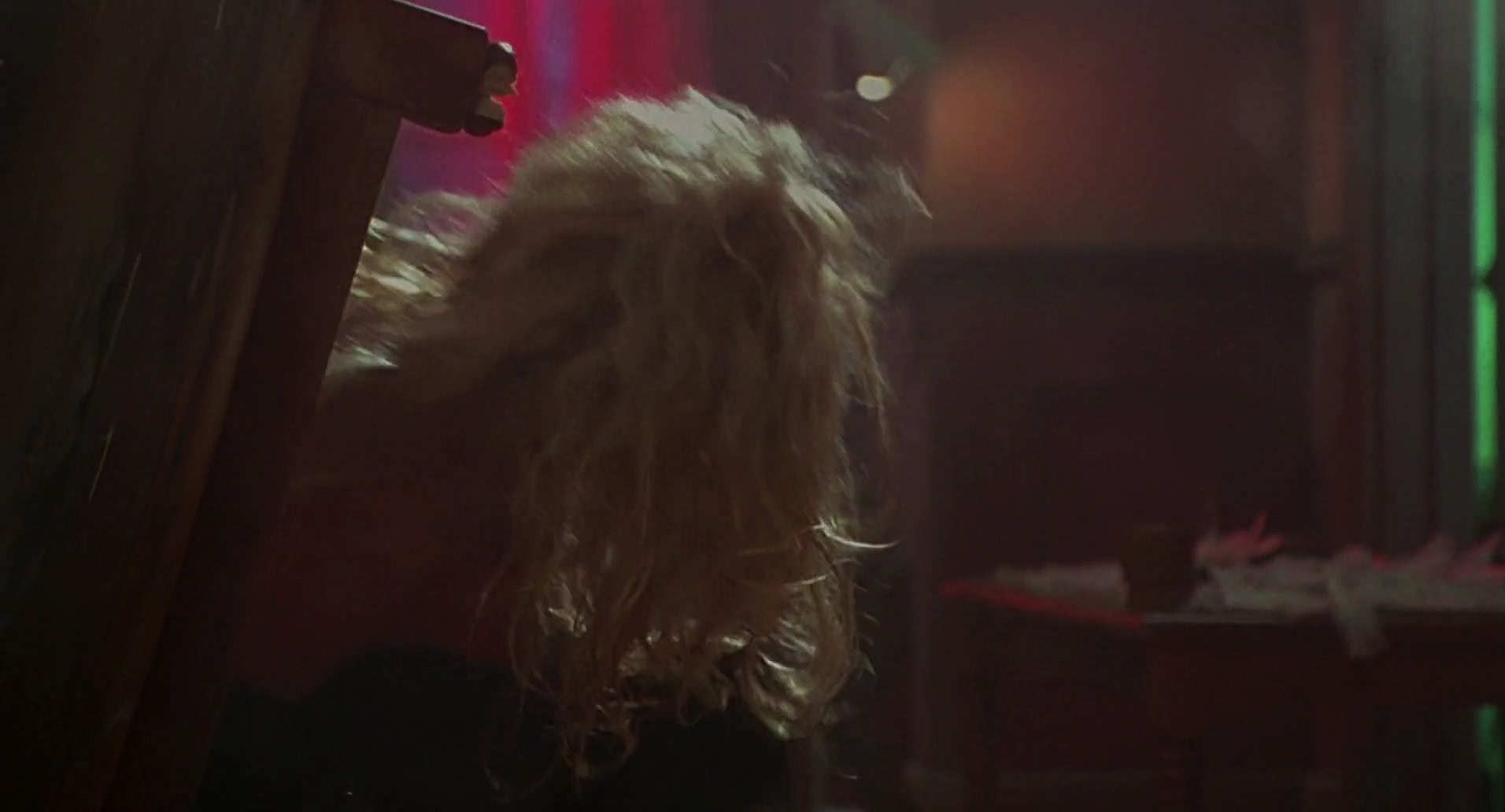 Barb Wire (1996) screencap 2850