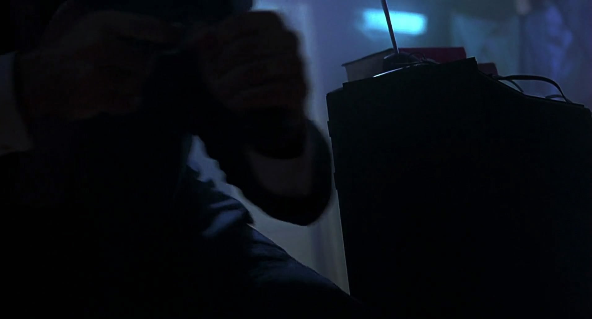 Barb Wire (1996) screencap 2853