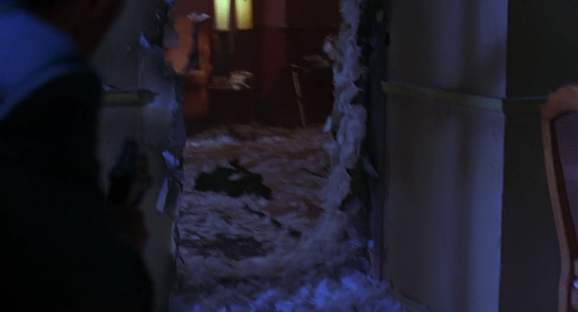 Barb Wire (1996) screencap 2856