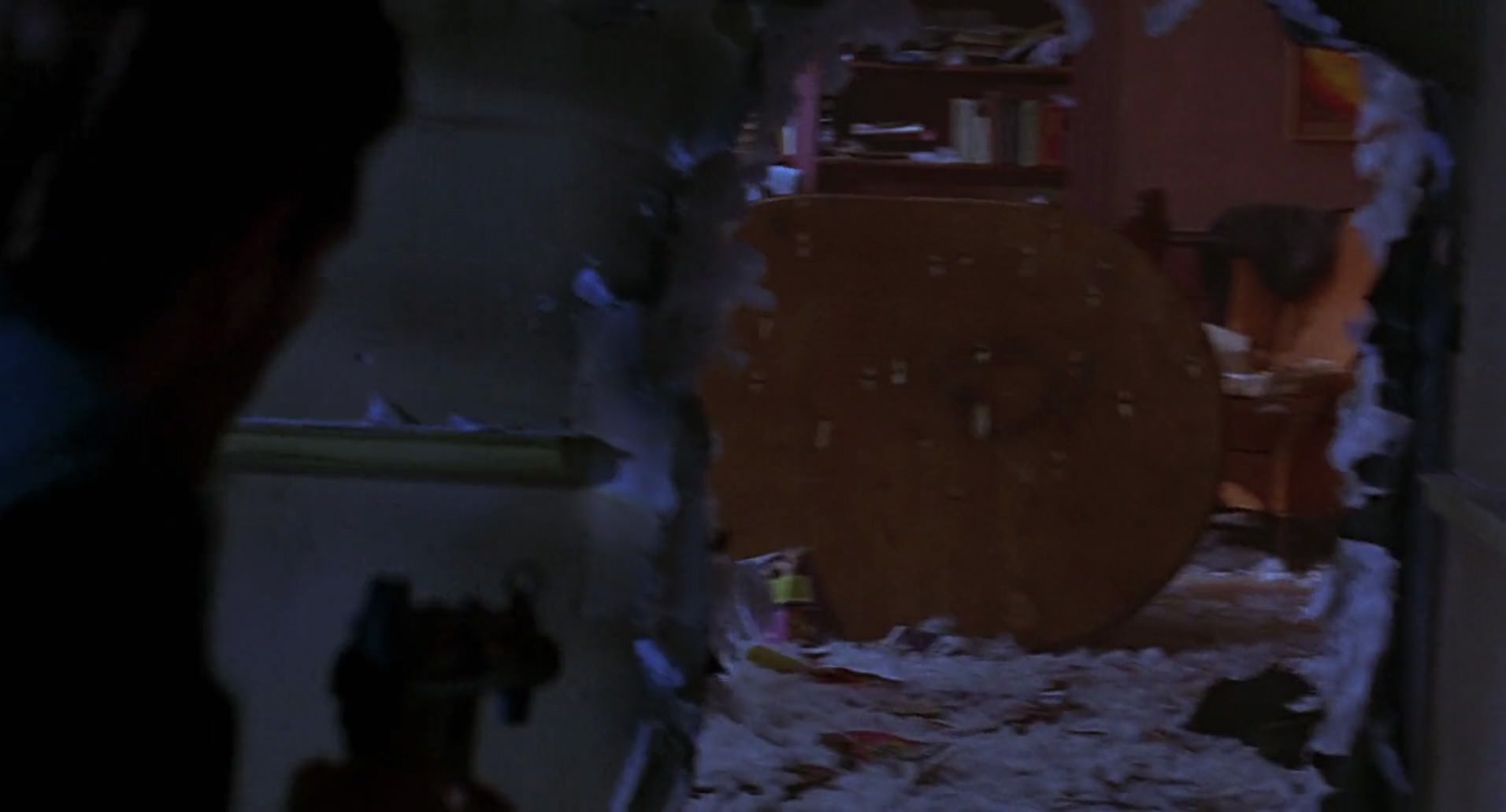 Barb Wire (1996) screencap 2868