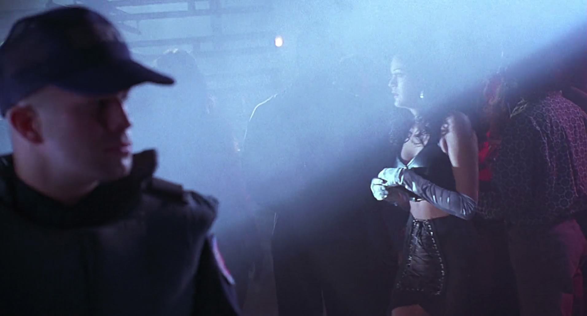 Barb Wire (1996) screencap 3615