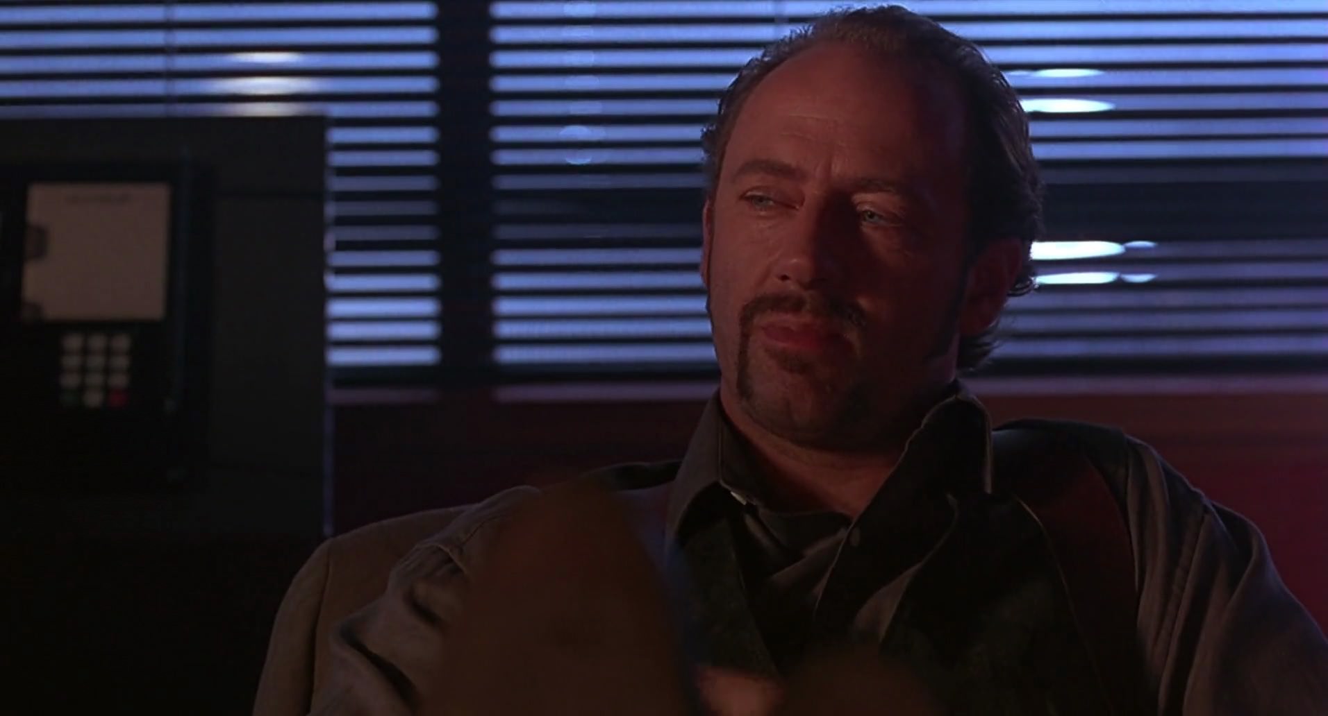 Barb Wire (1996) screencap 3714