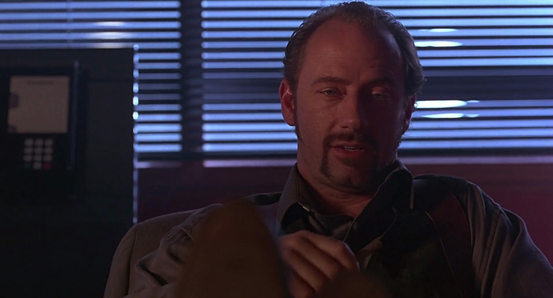 Barb Wire (1996) screencap 3717