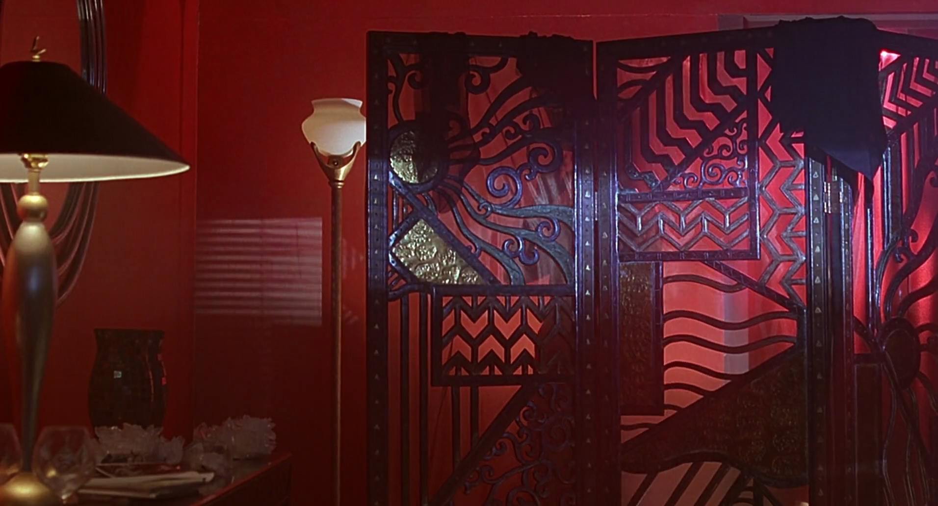 Barb Wire (1996) screencap 3735