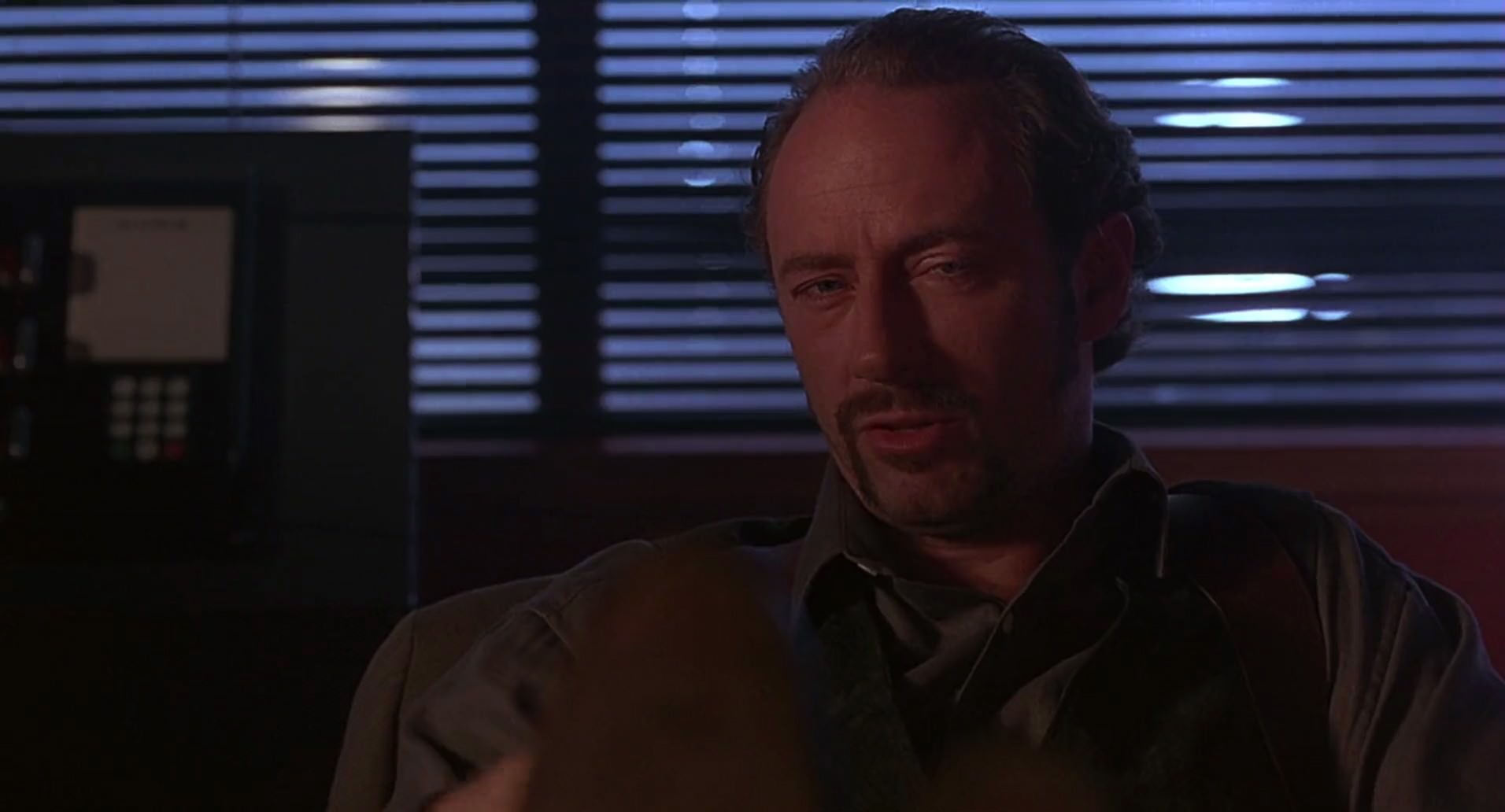 Barb Wire (1996) screencap 3753