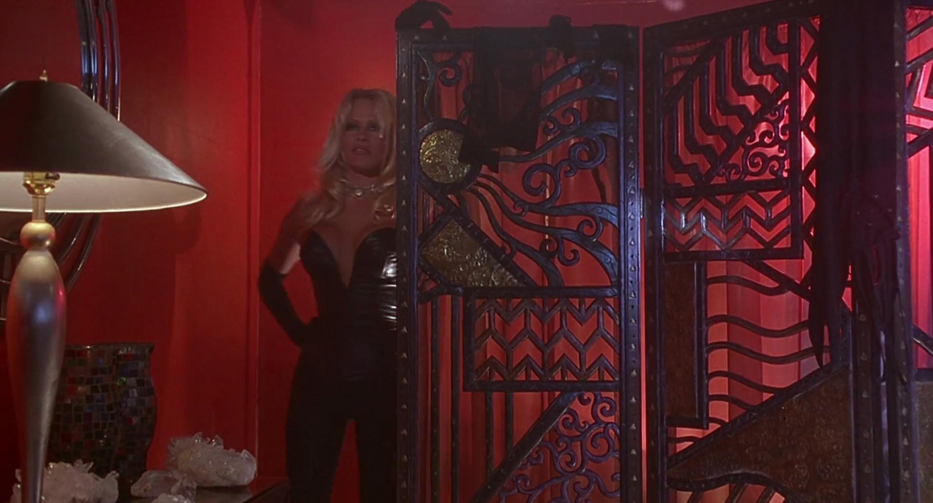 Barb Wire (1996) screencap 3771