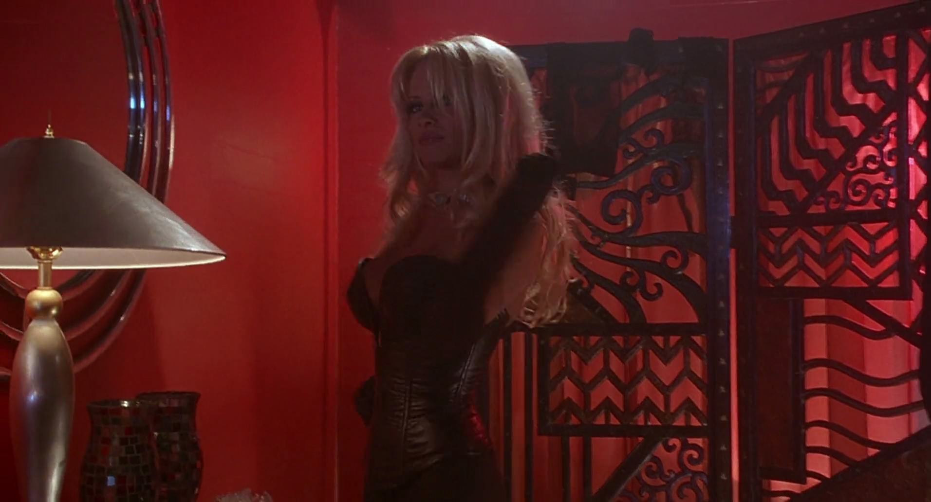 Barb Wire (1996) screencap 3777