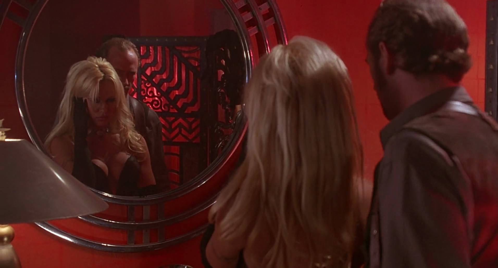 Barb Wire (1996) screencap 3789