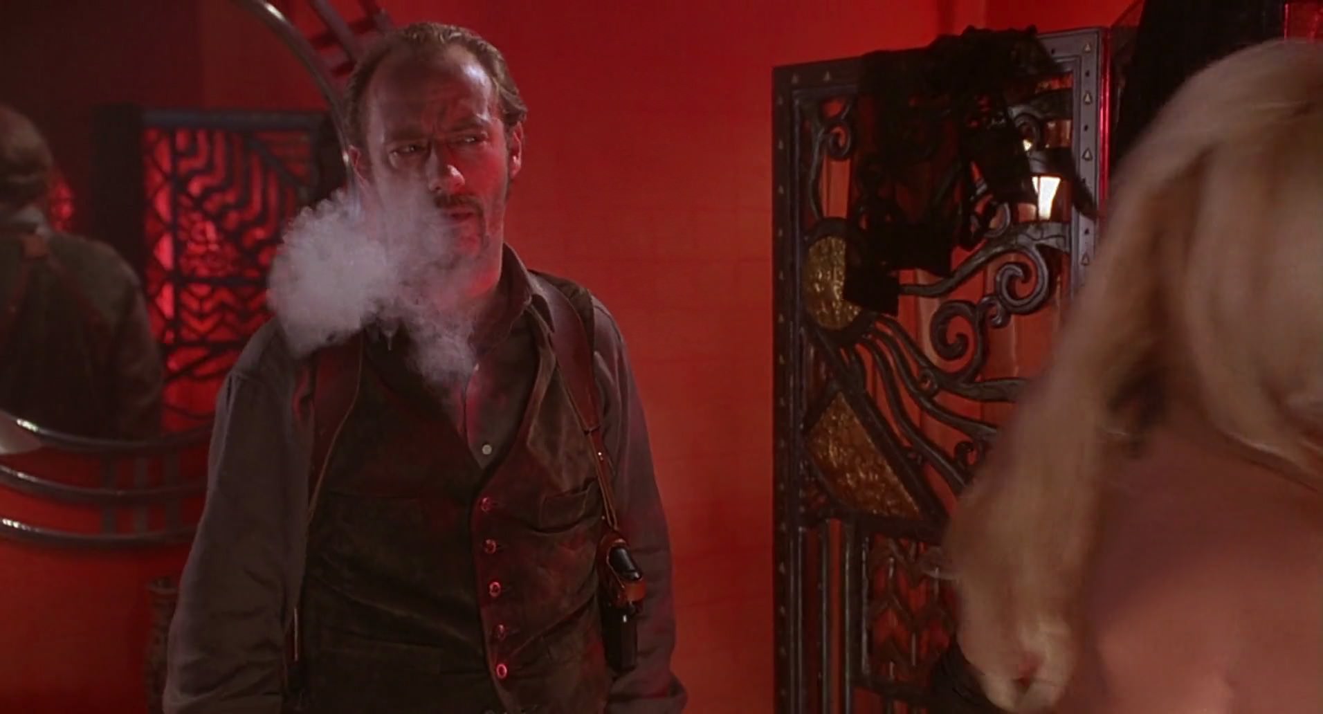 Barb Wire (1996) screencap 3849