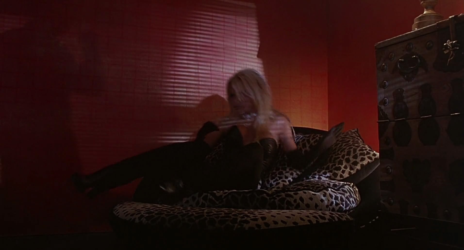 Barb Wire (1996) screencap 3852