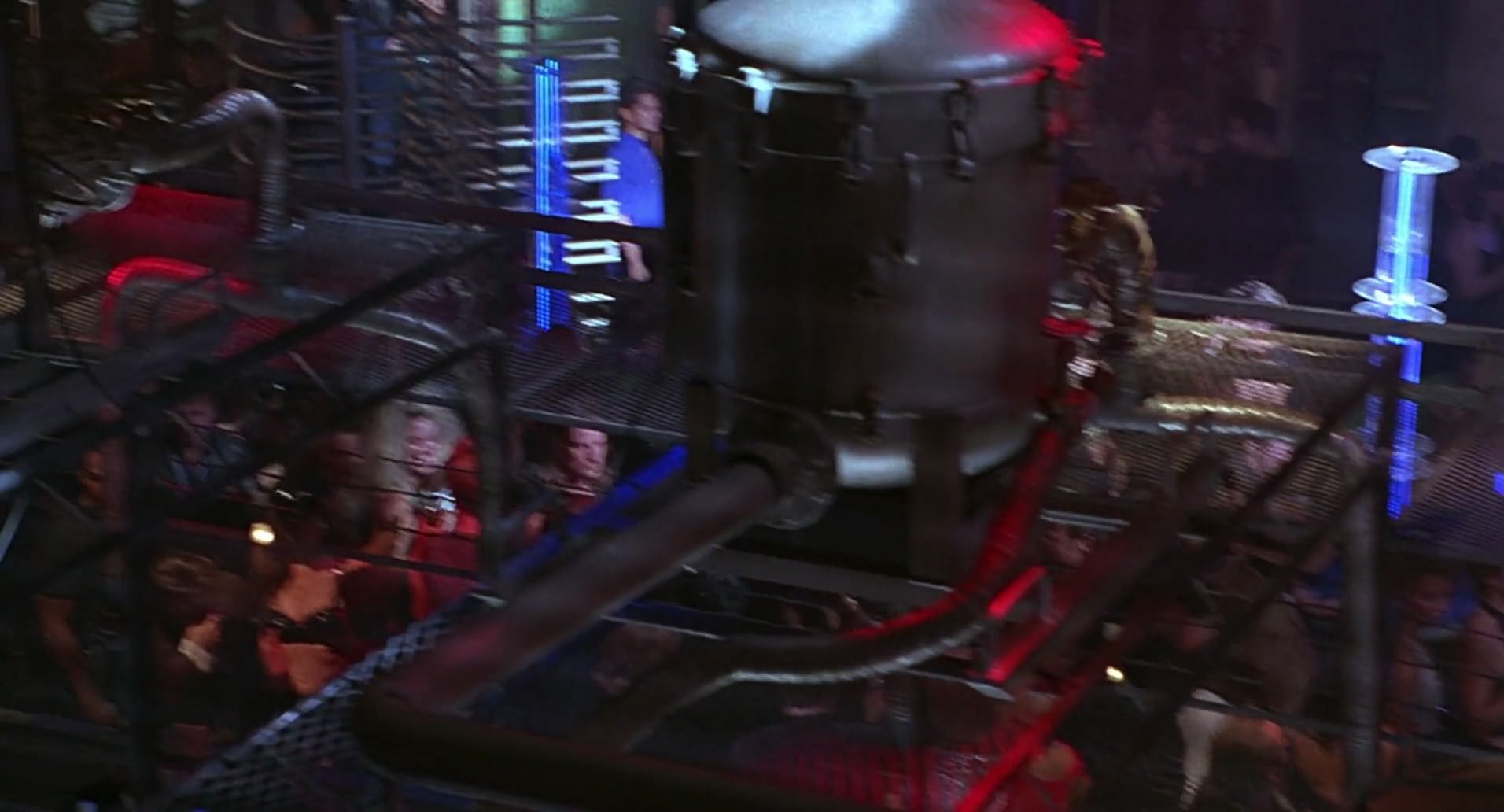 Barb Wire (1996) HD screenshot 3944