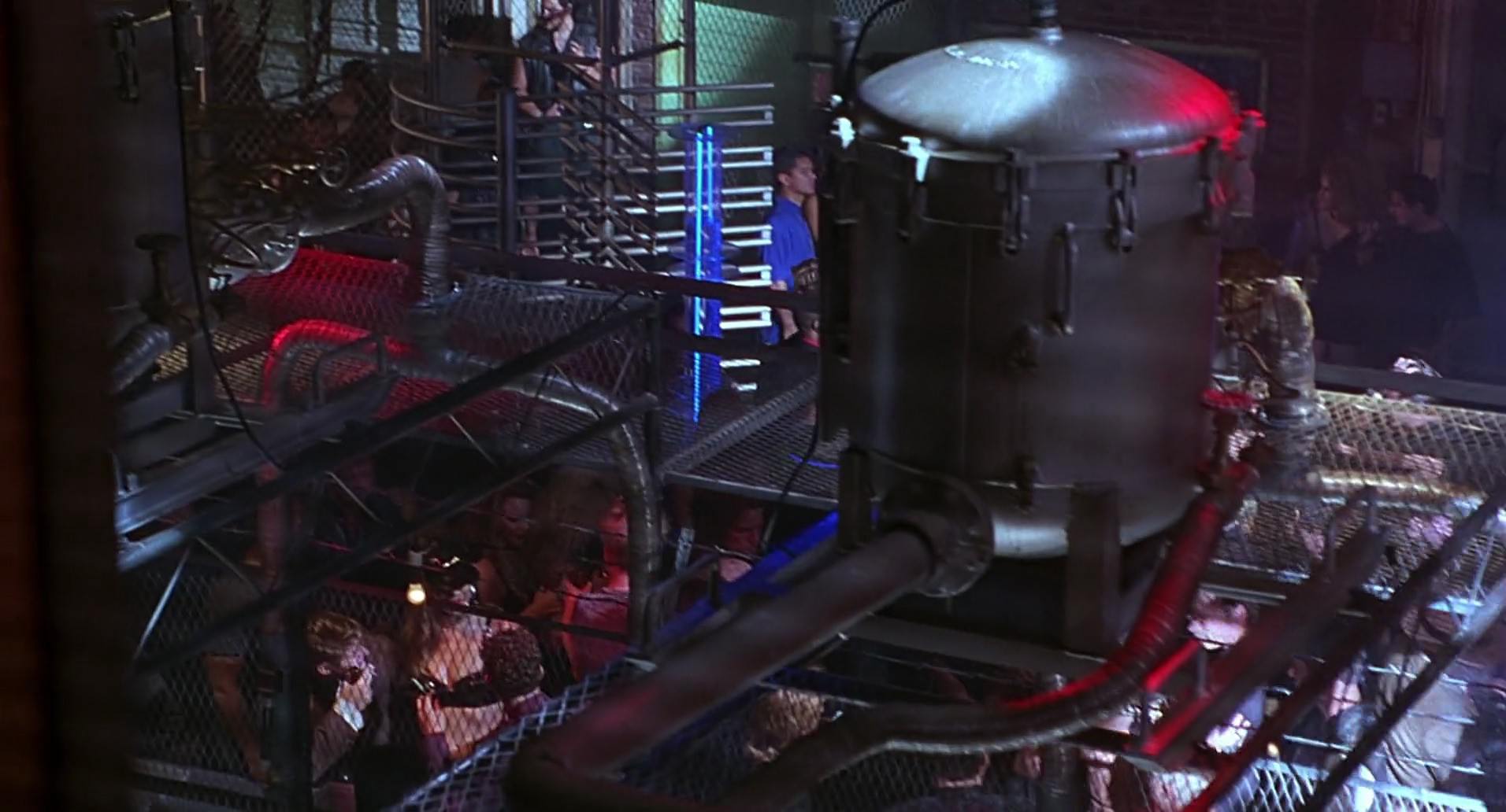 Barb Wire (1996) screencap 3945