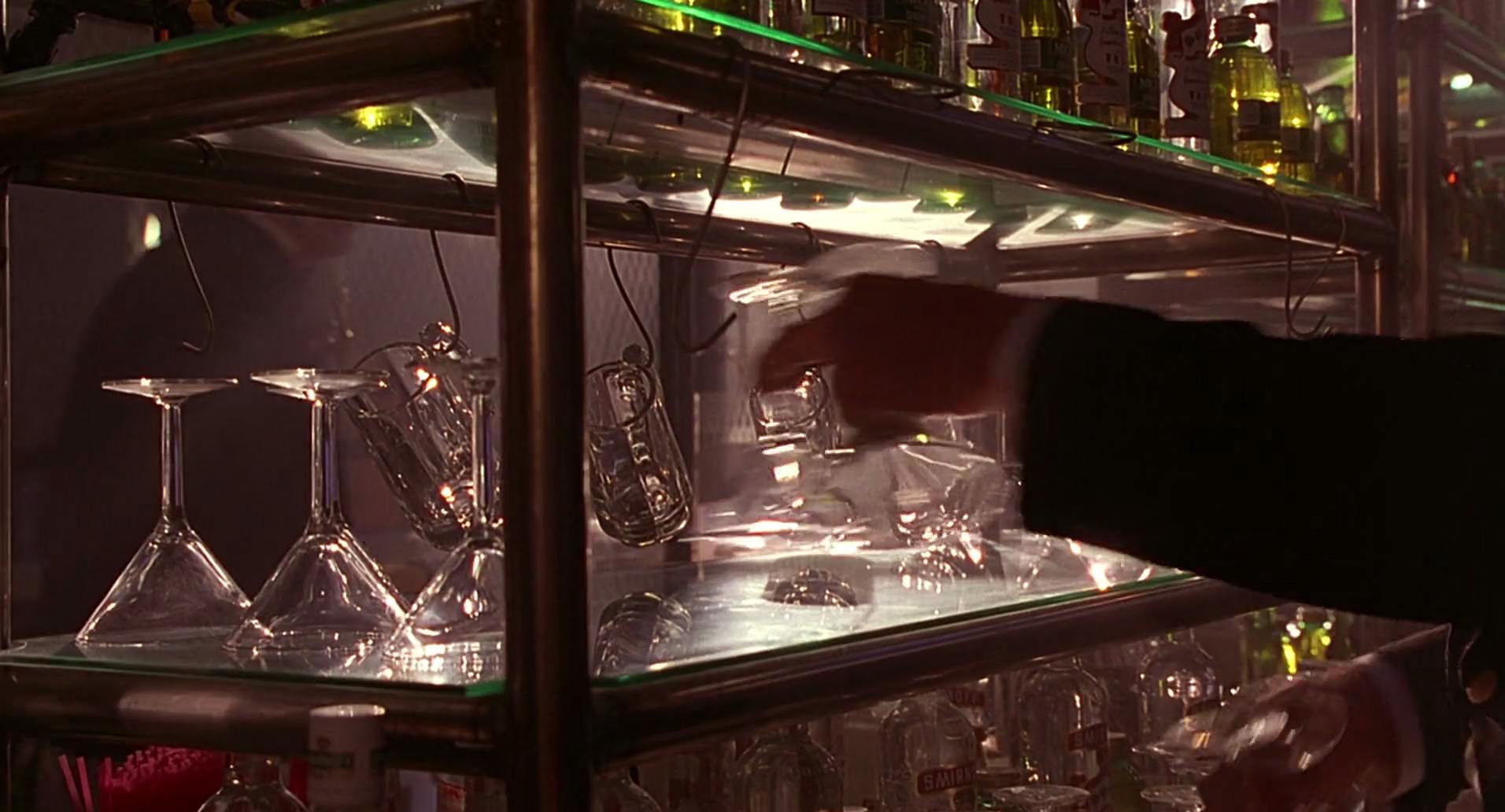 Barb Wire (1996) screencap 3993