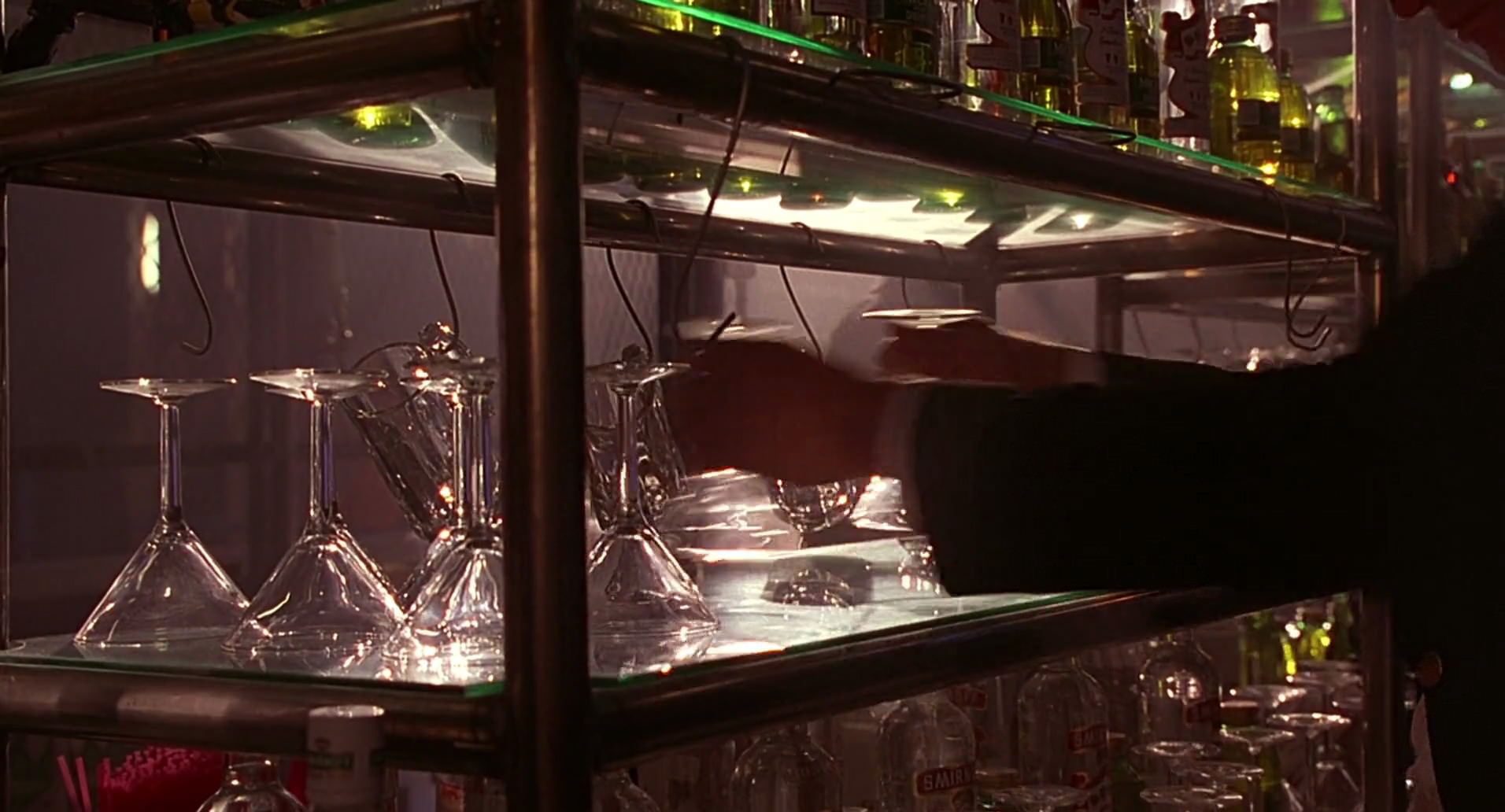 Barb Wire (1996) screencap 3996