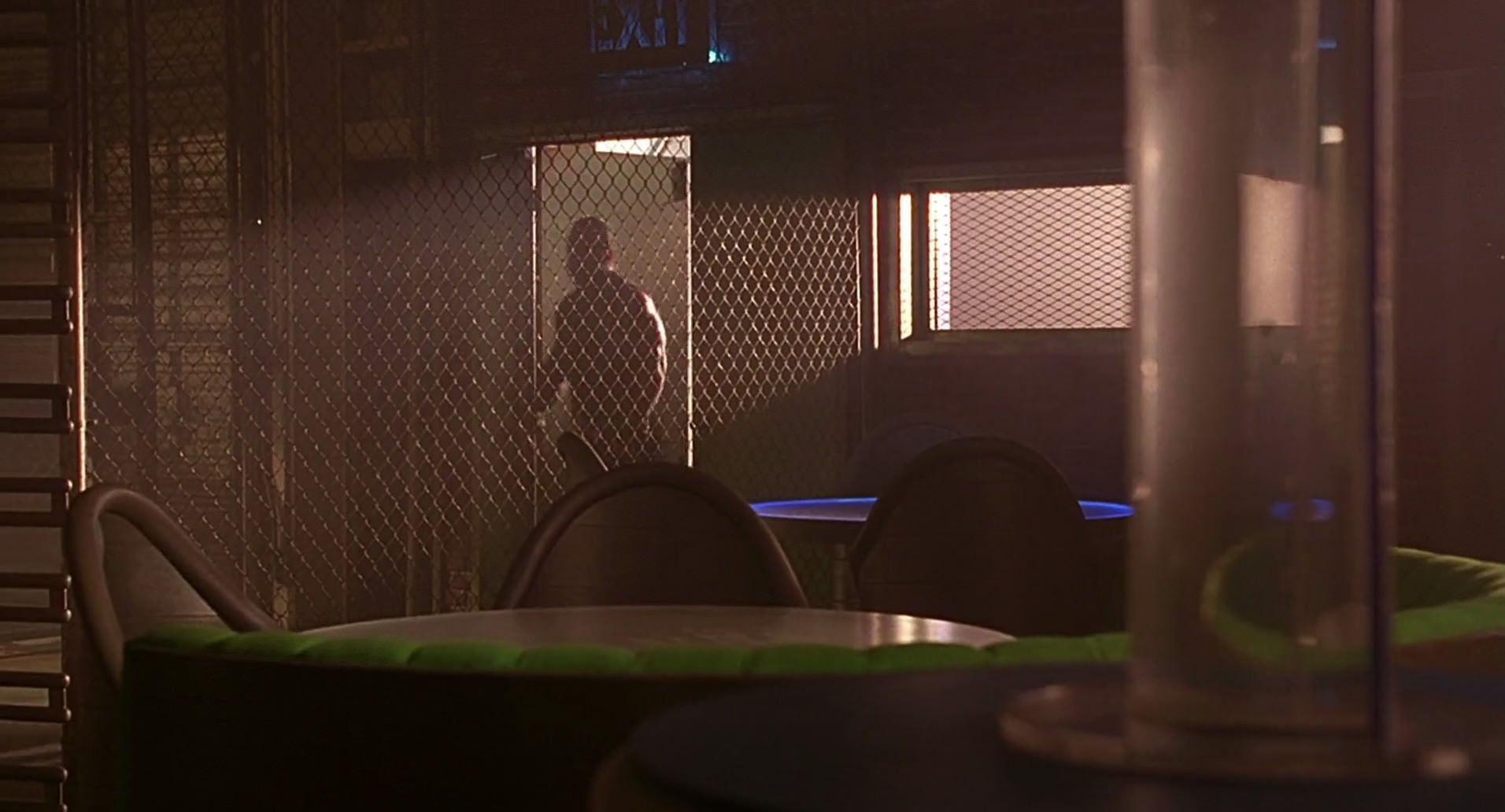 Barb Wire (1996) HD screenshot 4007