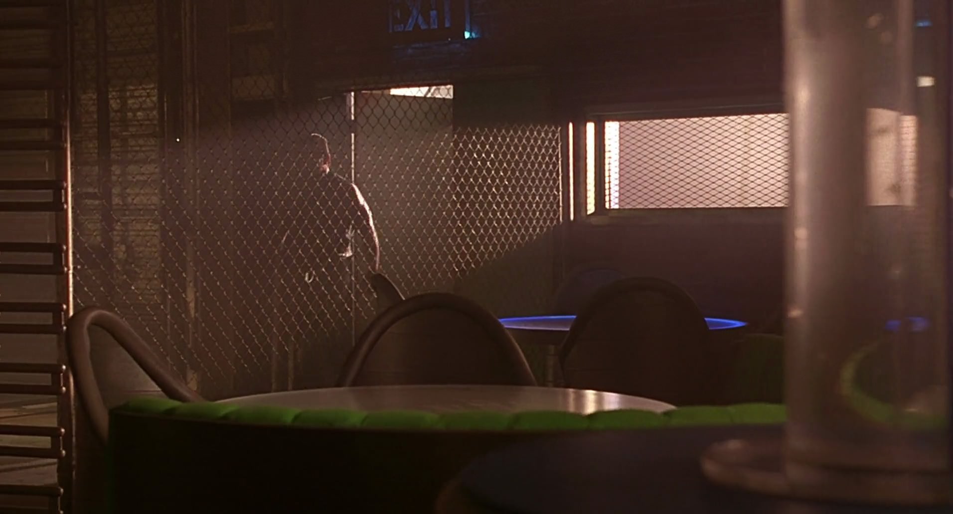 Barb Wire (1996) screencap 4008