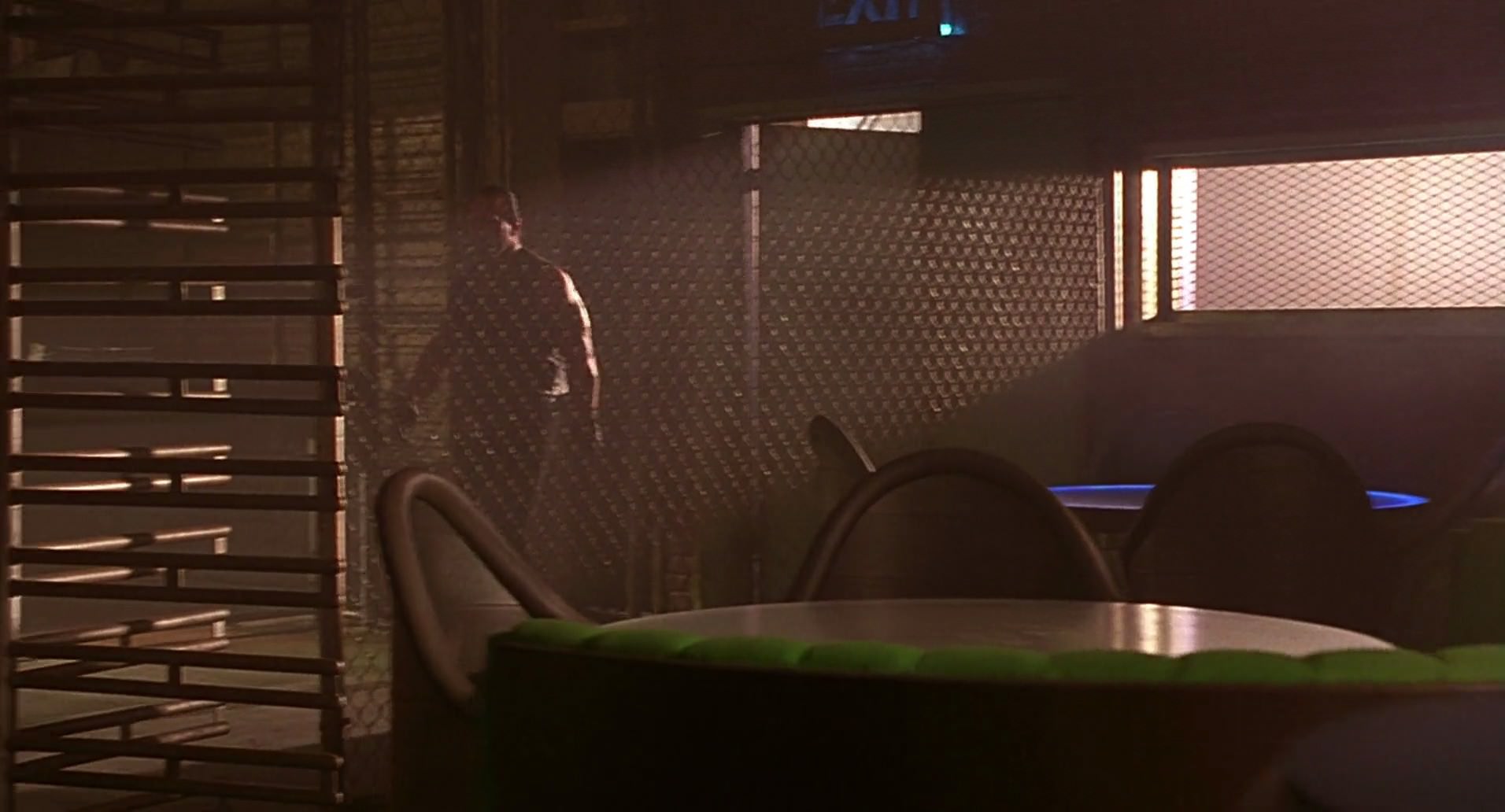 Barb Wire (1996) HD screenshot 4010