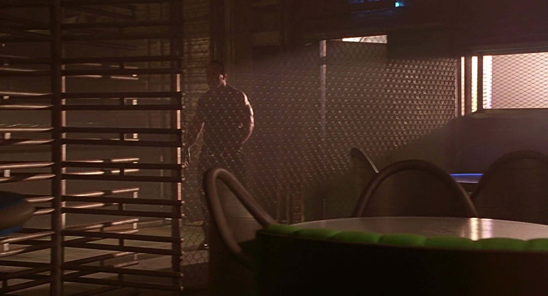 Barb Wire (1996) screencap 4011