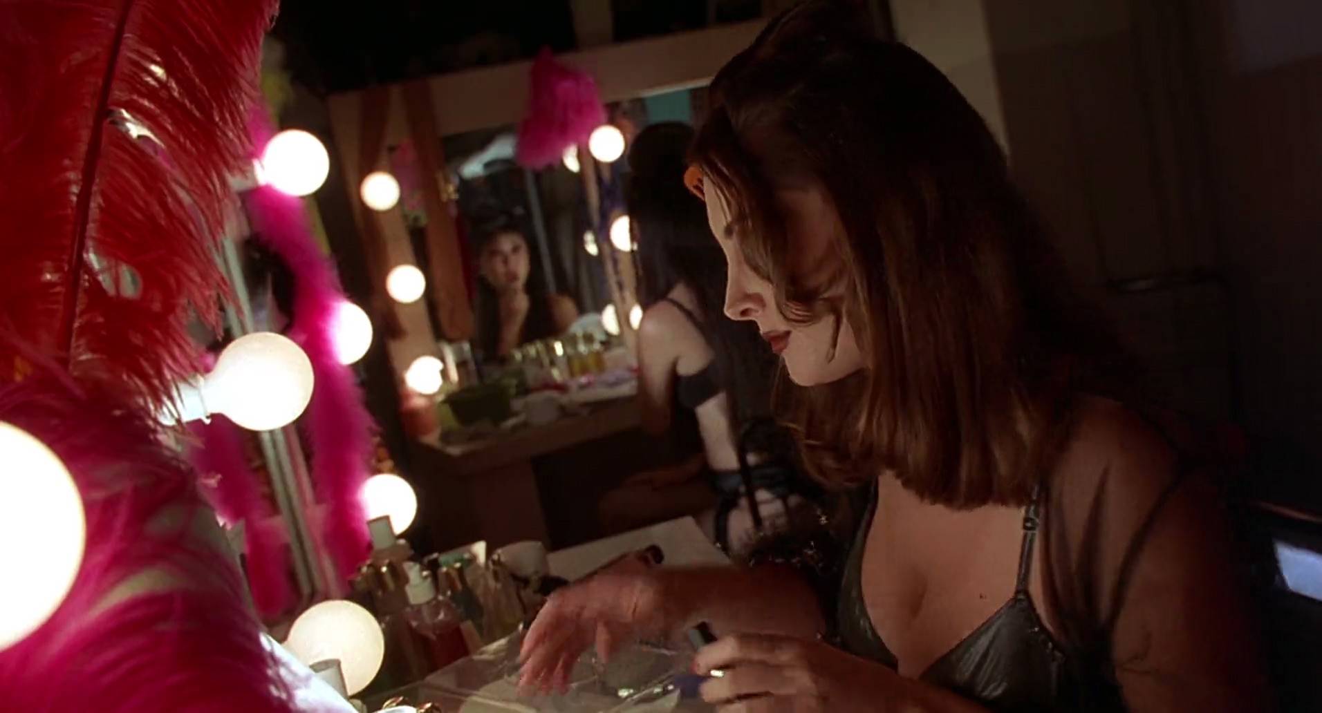 Barb Wire (1996) screencap 402