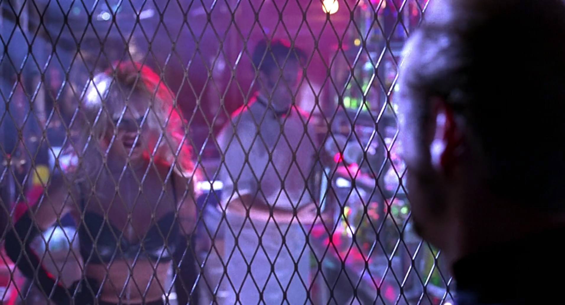 Barb Wire (1996) screencap 4140