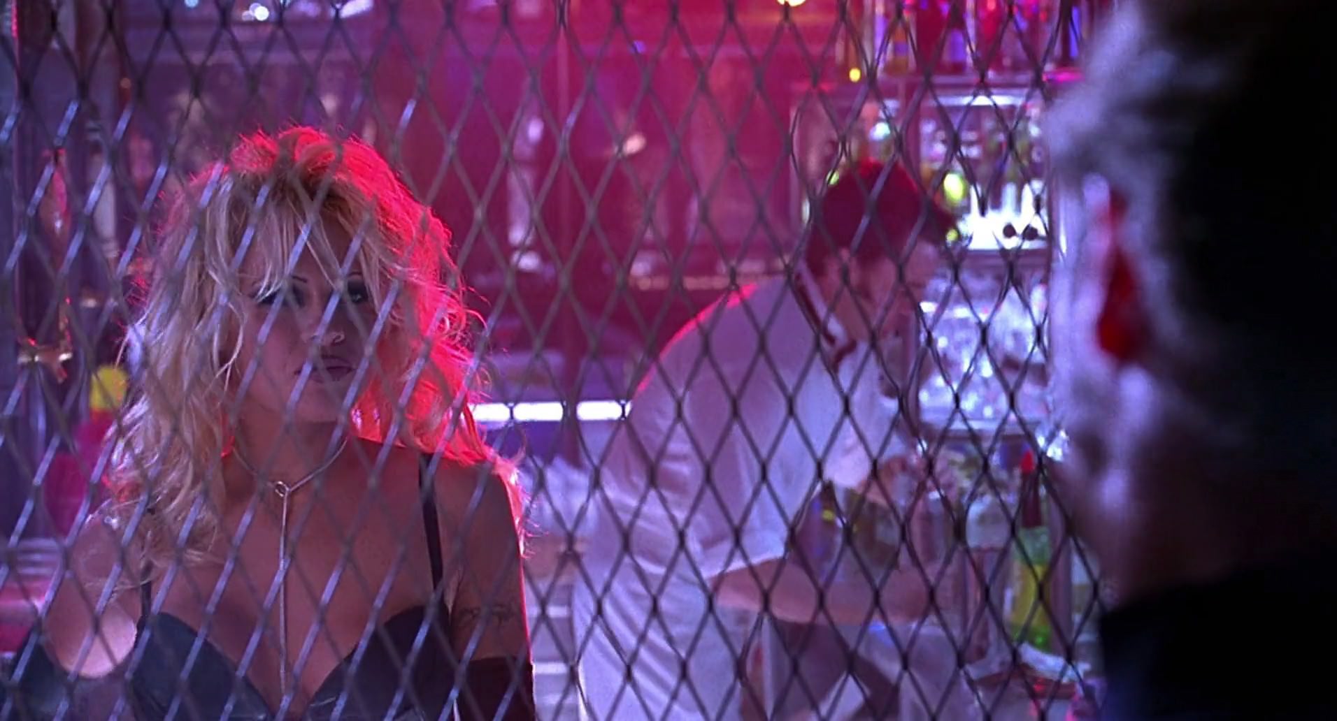 Barb Wire (1996) HD screenshot 4142