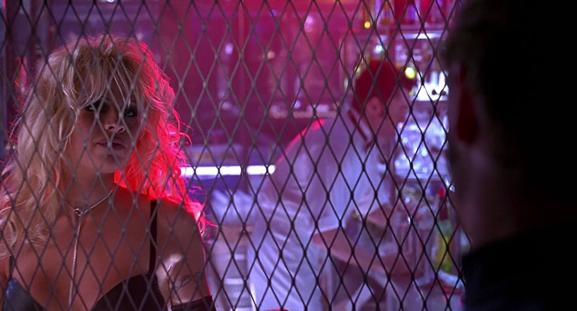 Barb Wire (1996) screencap 4143