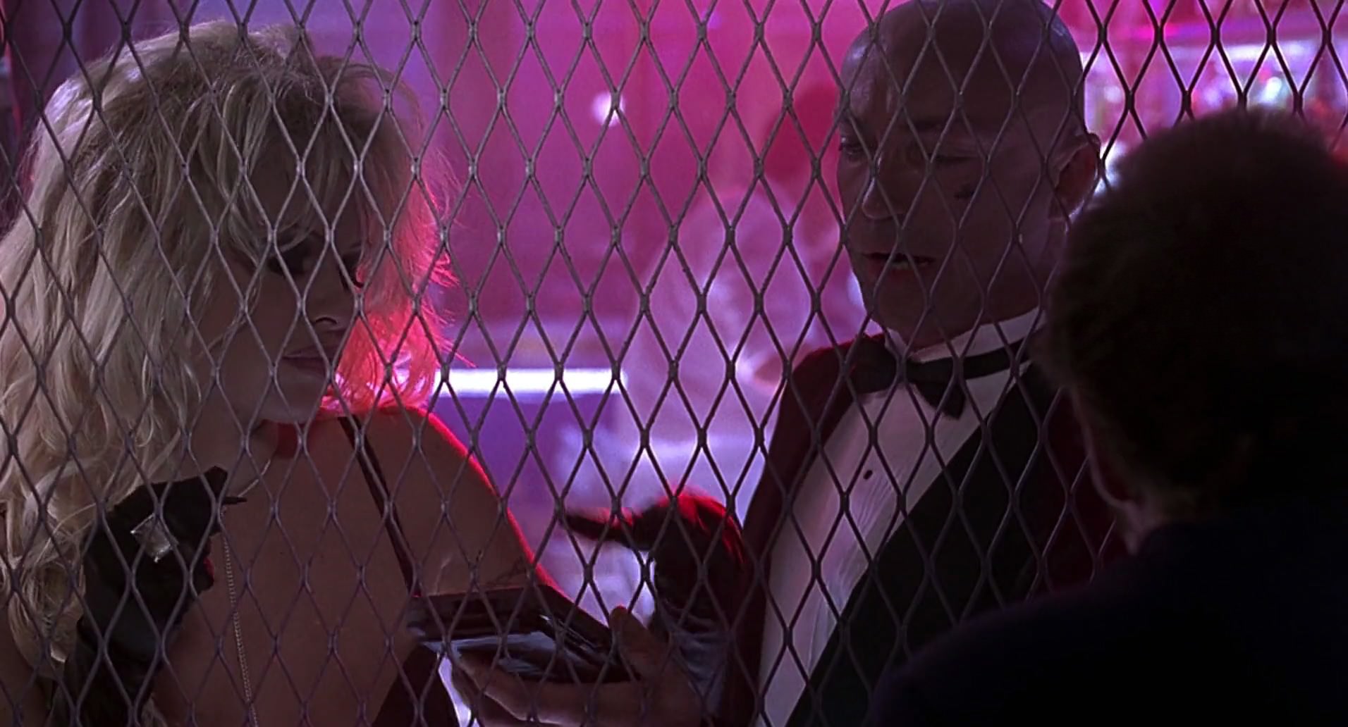 Barb Wire (1996) screencap 4170