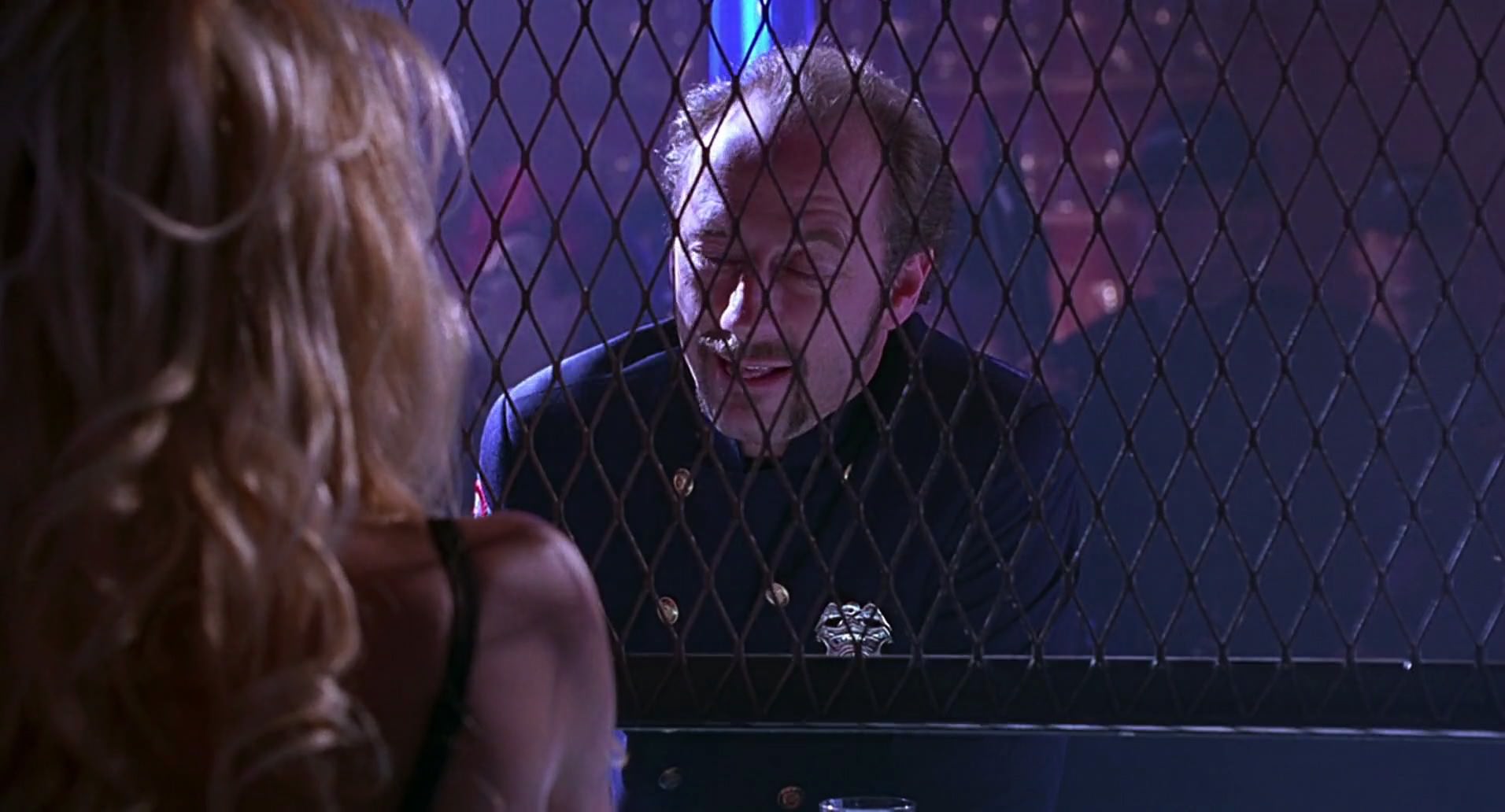 Barb Wire (1996) screencap 4185
