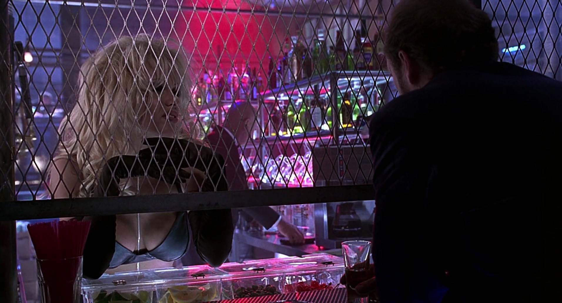 Barb Wire (1996) screencap 4197