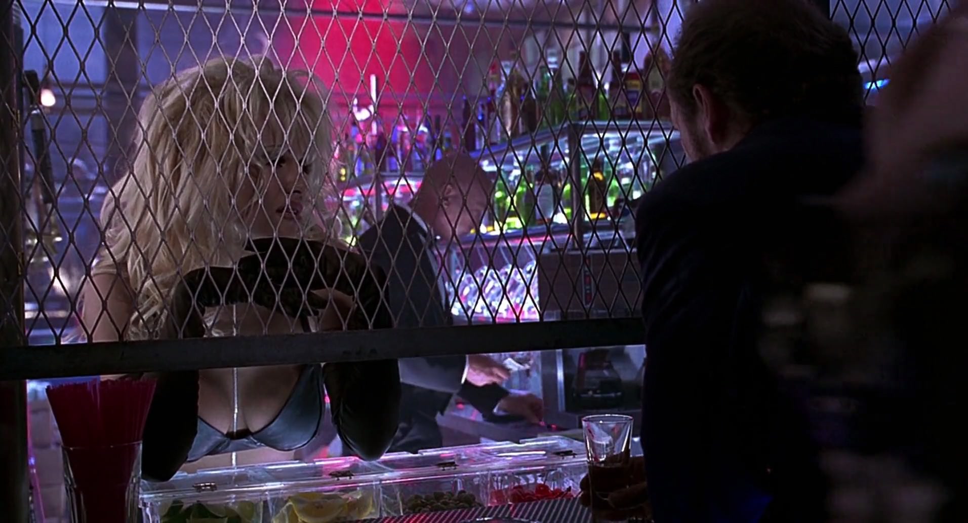 Barb Wire (1996) screencap 4200
