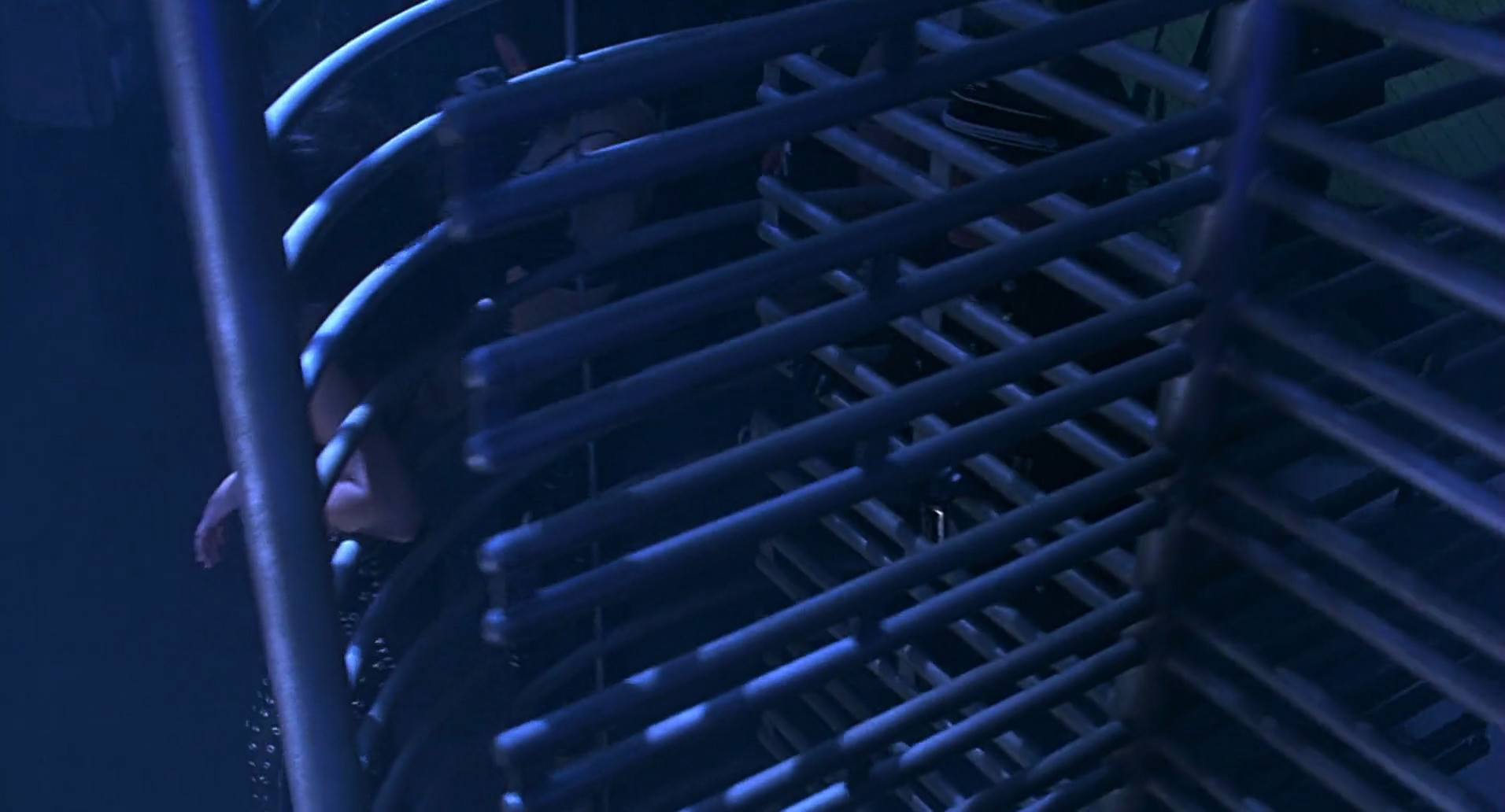 Barb Wire (1996) screencap 4236