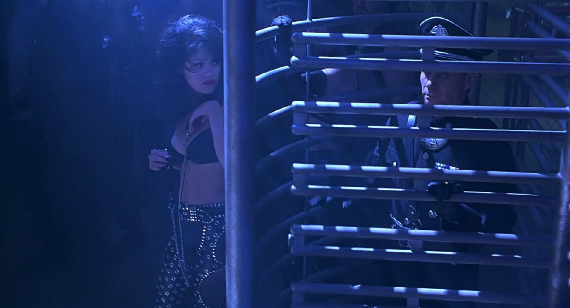 Barb Wire (1996) screencap 4239