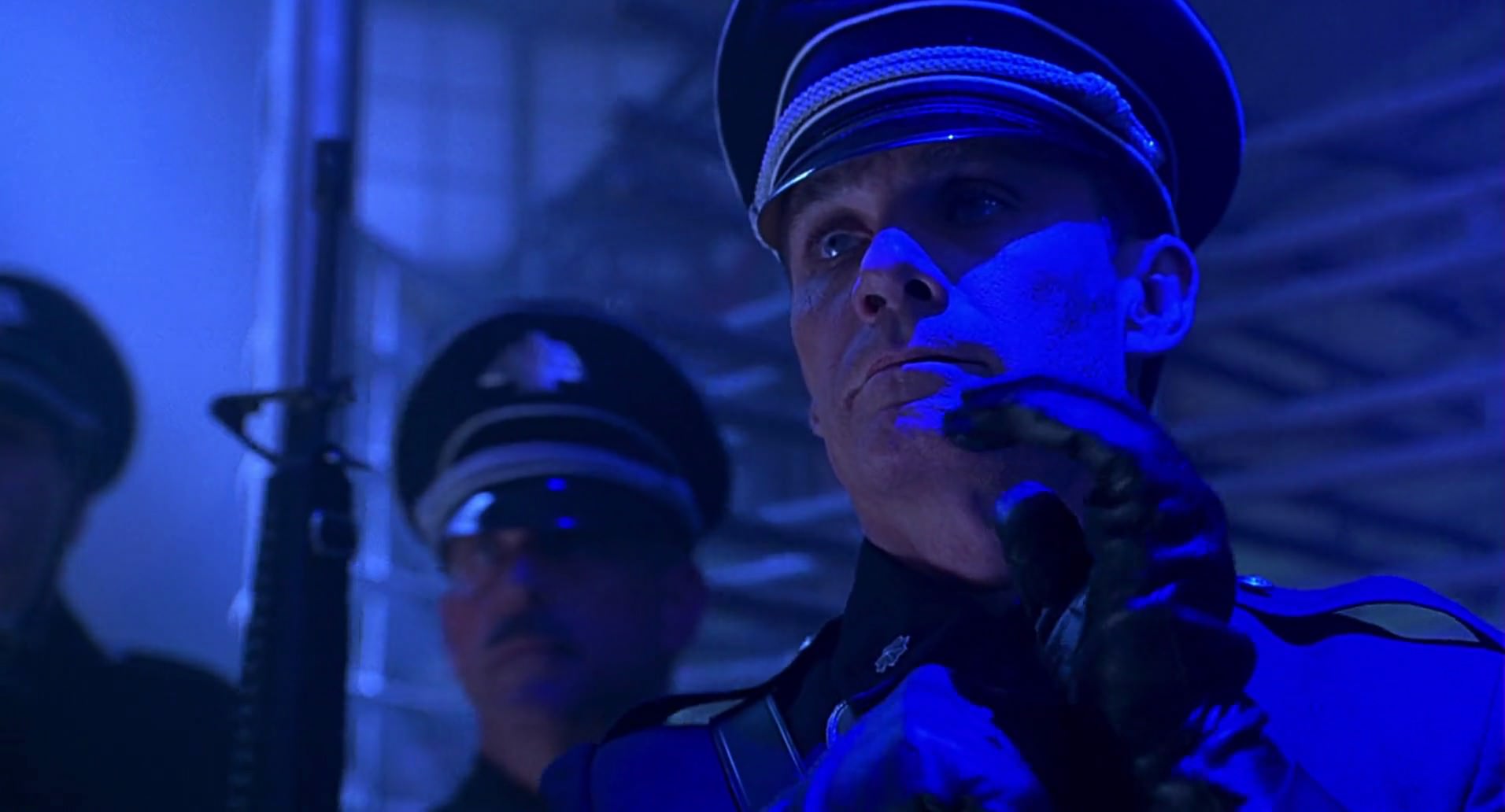 Barb Wire (1996) screencap 4257