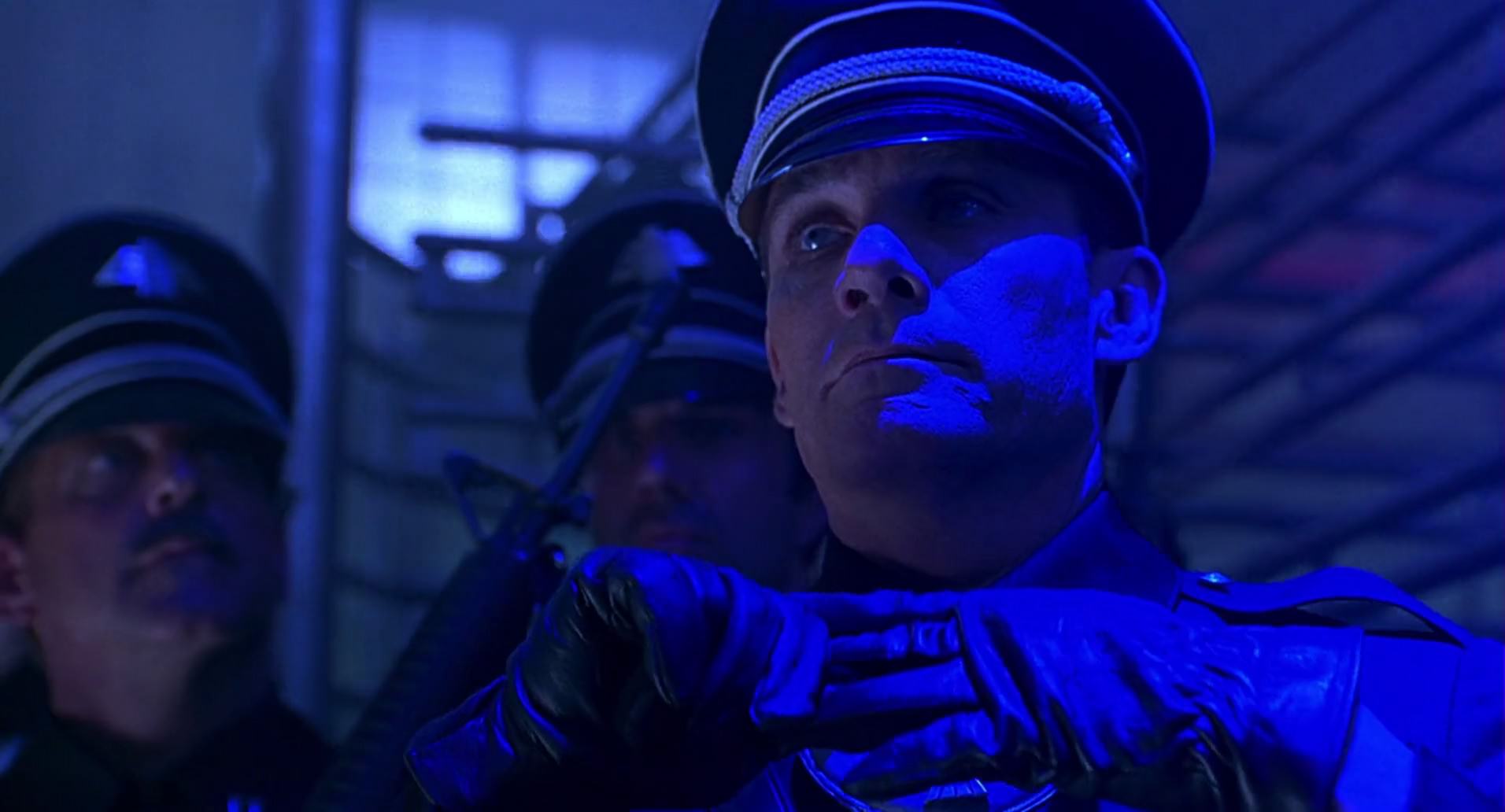 Barb Wire (1996) screencap 4263