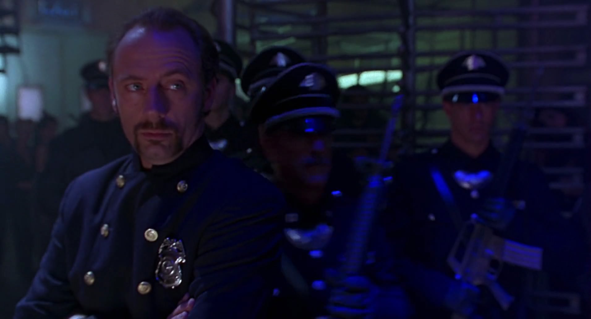 Barb Wire (1996) screencap 4401