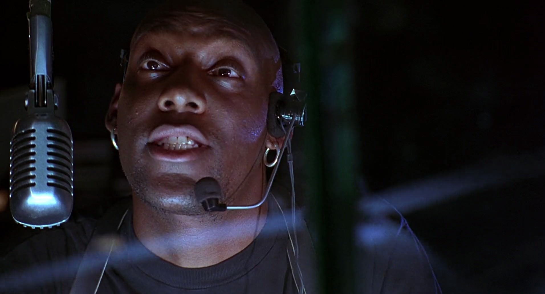 Barb Wire (1996) screencap 4416