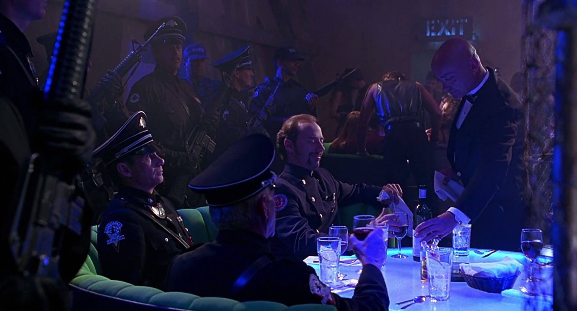 Barb Wire (1996) screencap 4437